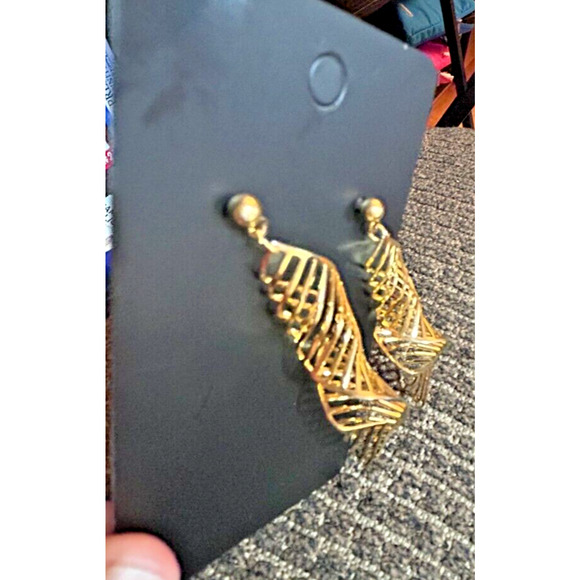 Vintage Twisted DNA Structure Dangle Earrings - Picture 4 of 10